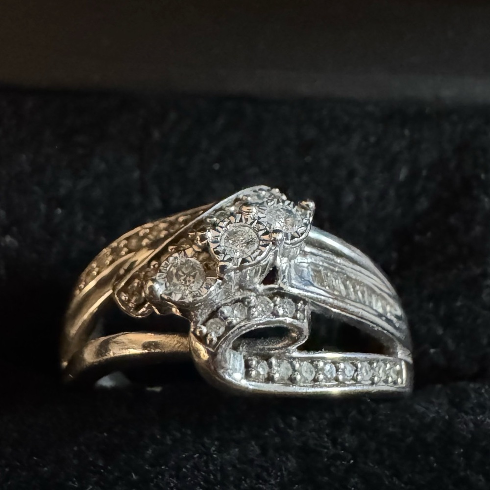 sterling silver three-stone diamond ring size 8